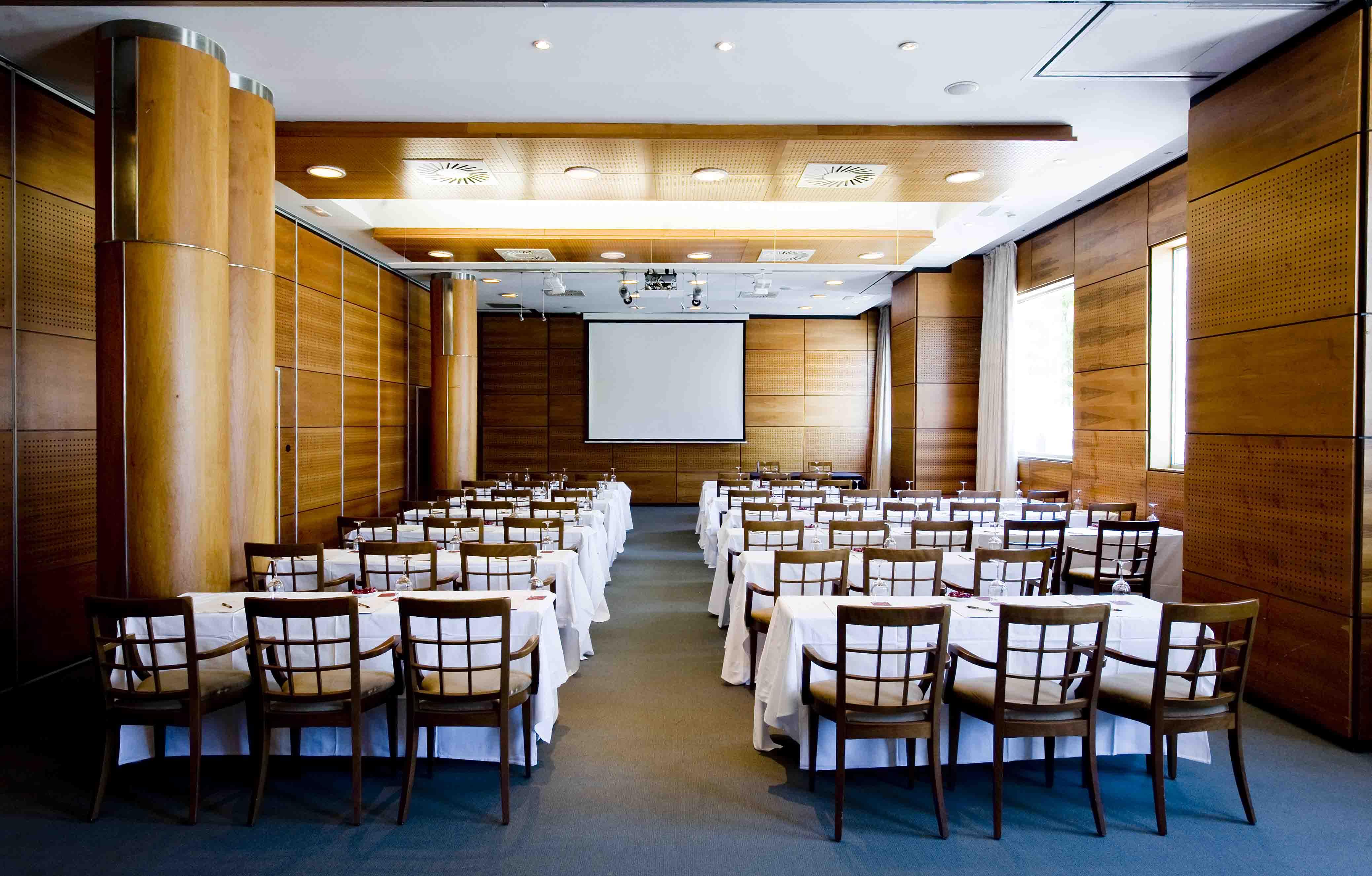 Gran Hotel Lakua Vitoria-Gasteiz Luaran gambar The conference room