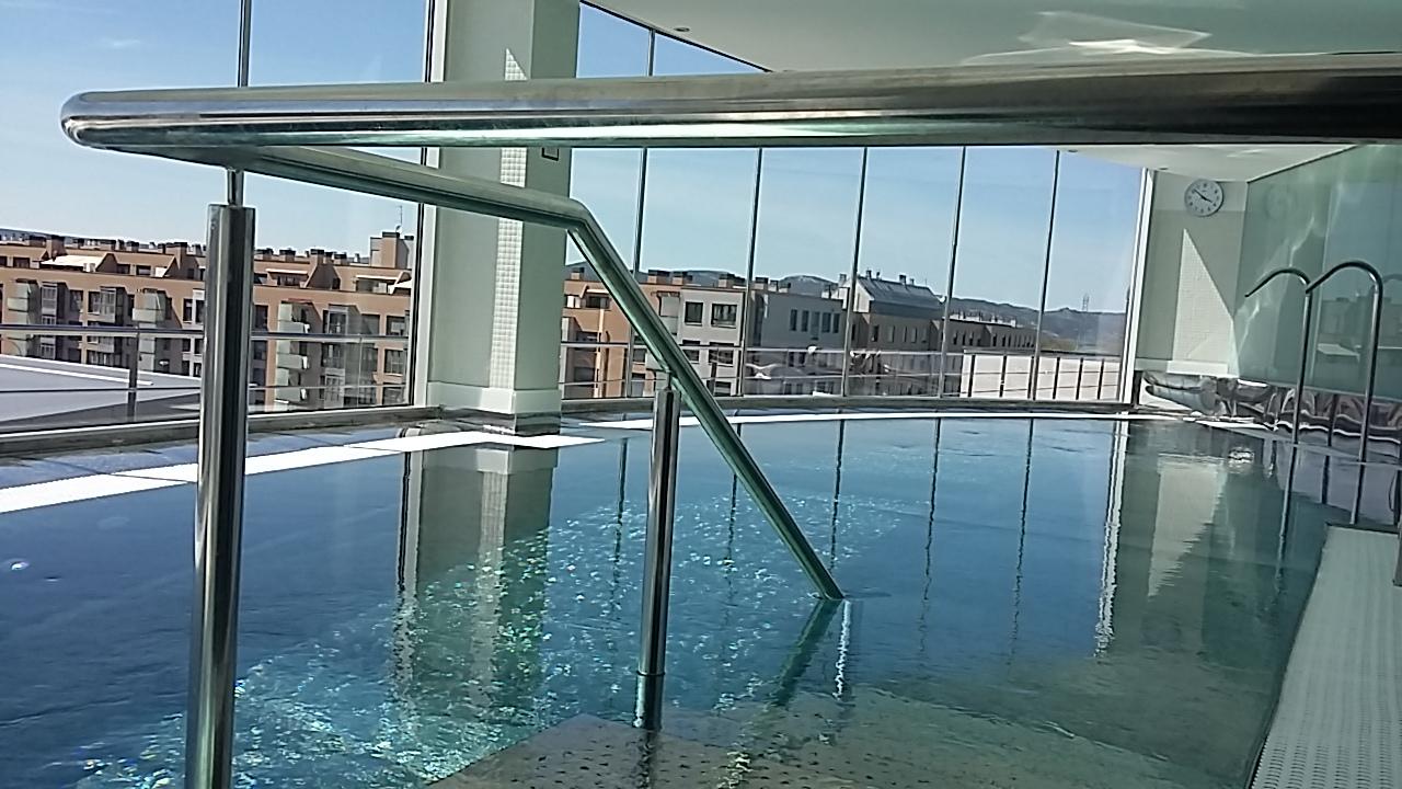 Gran Hotel Lakua Vitoria-Gasteiz Luaran gambar The swimming pool
