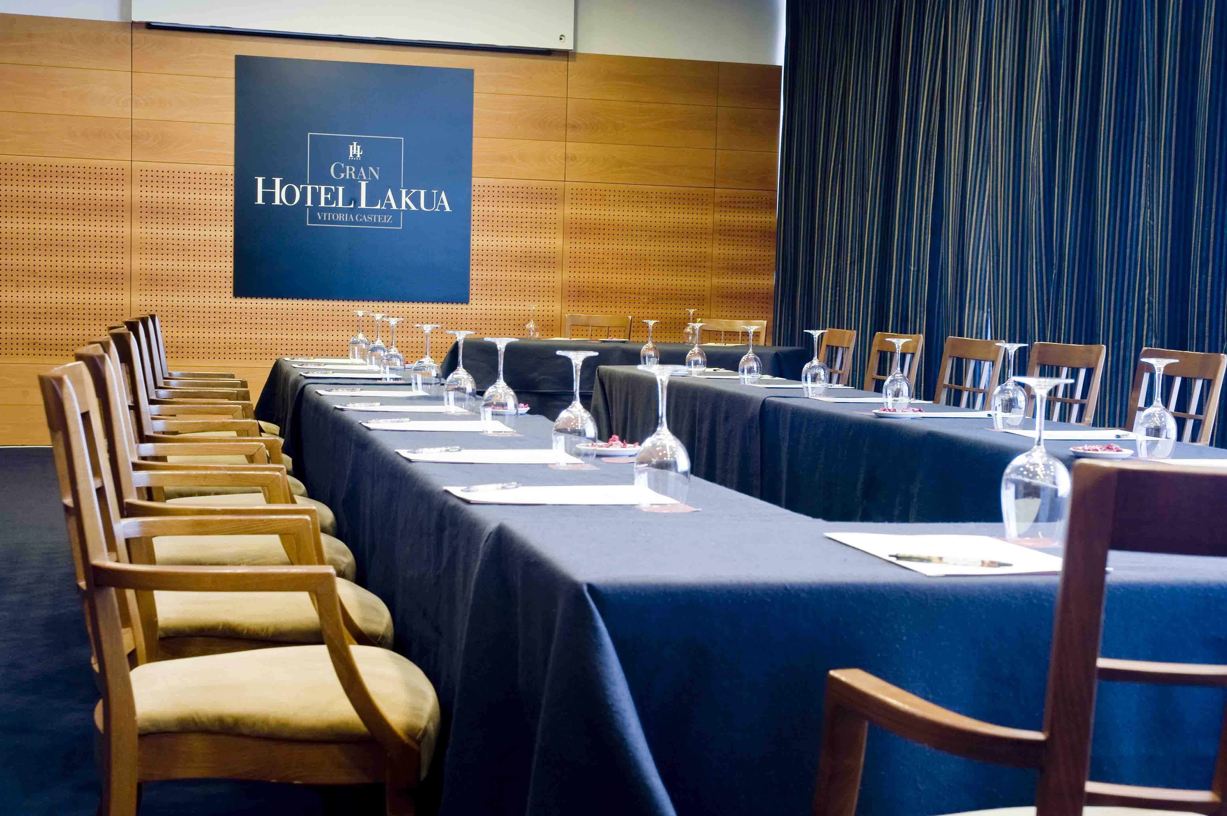 Gran Hotel Lakua Vitoria-Gasteiz Luaran gambar Meeting room