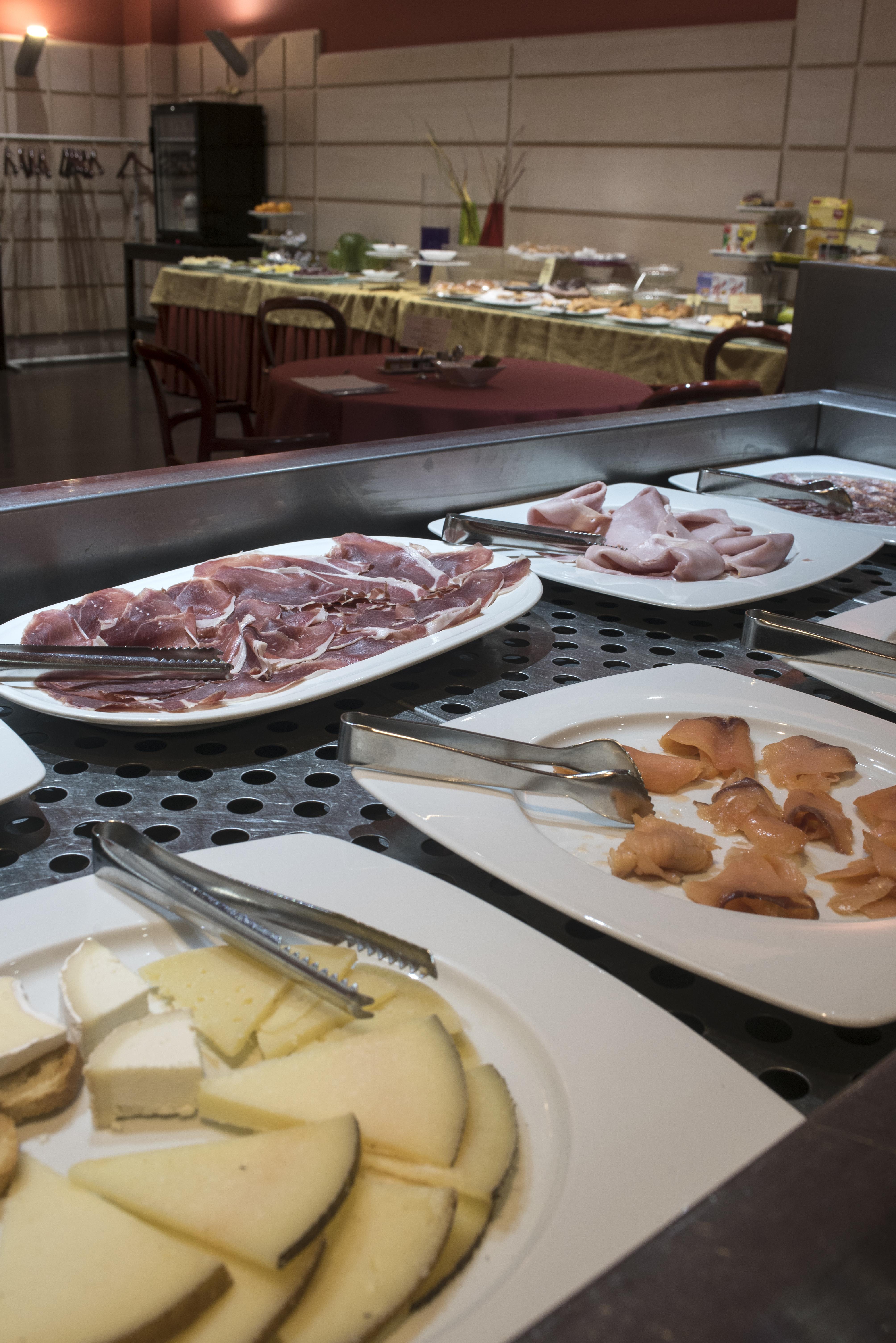 Gran Hotel Lakua Vitoria-Gasteiz Luaran gambar Cold cuts