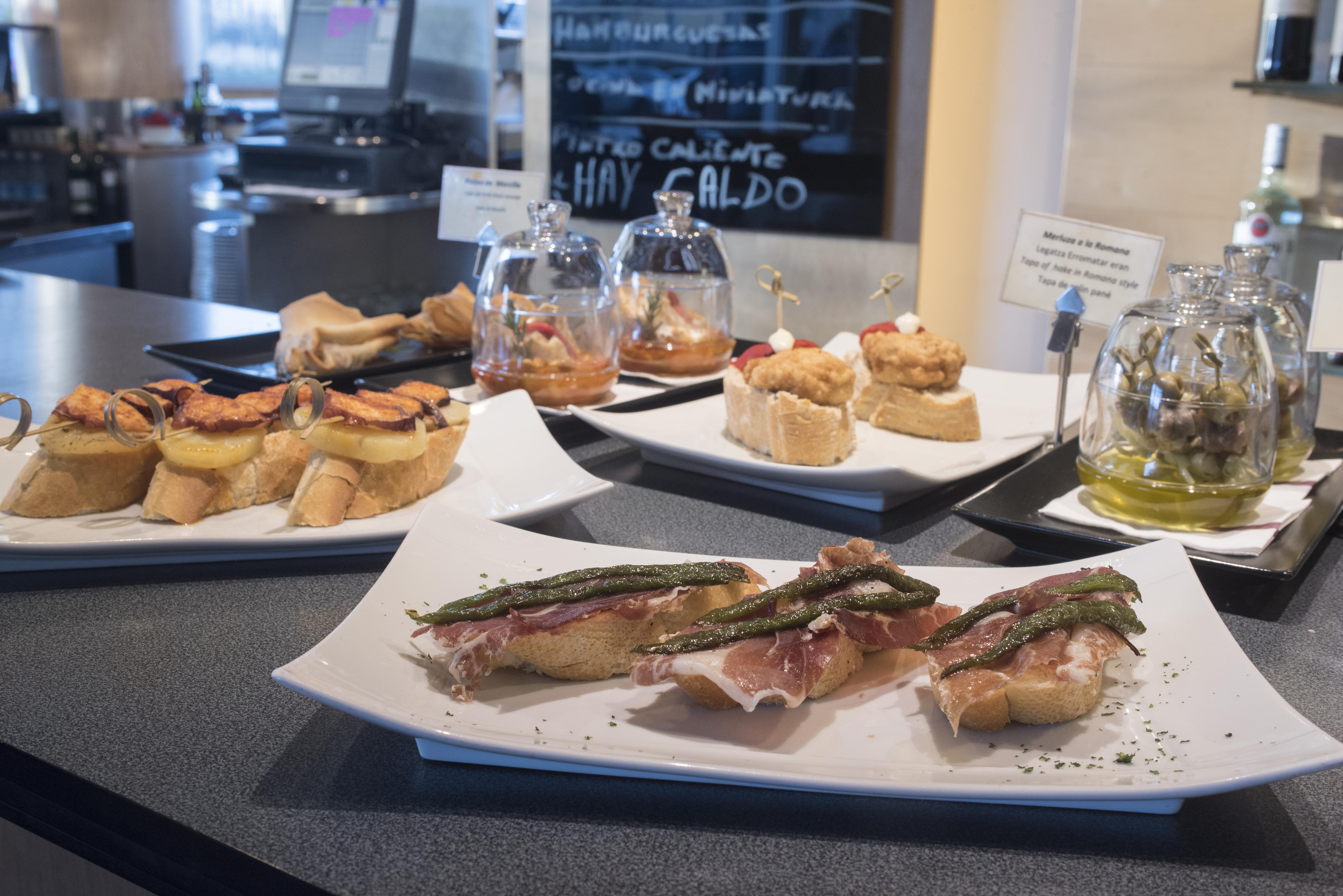 Gran Hotel Lakua Vitoria-Gasteiz Luaran gambar Pintxo tapas