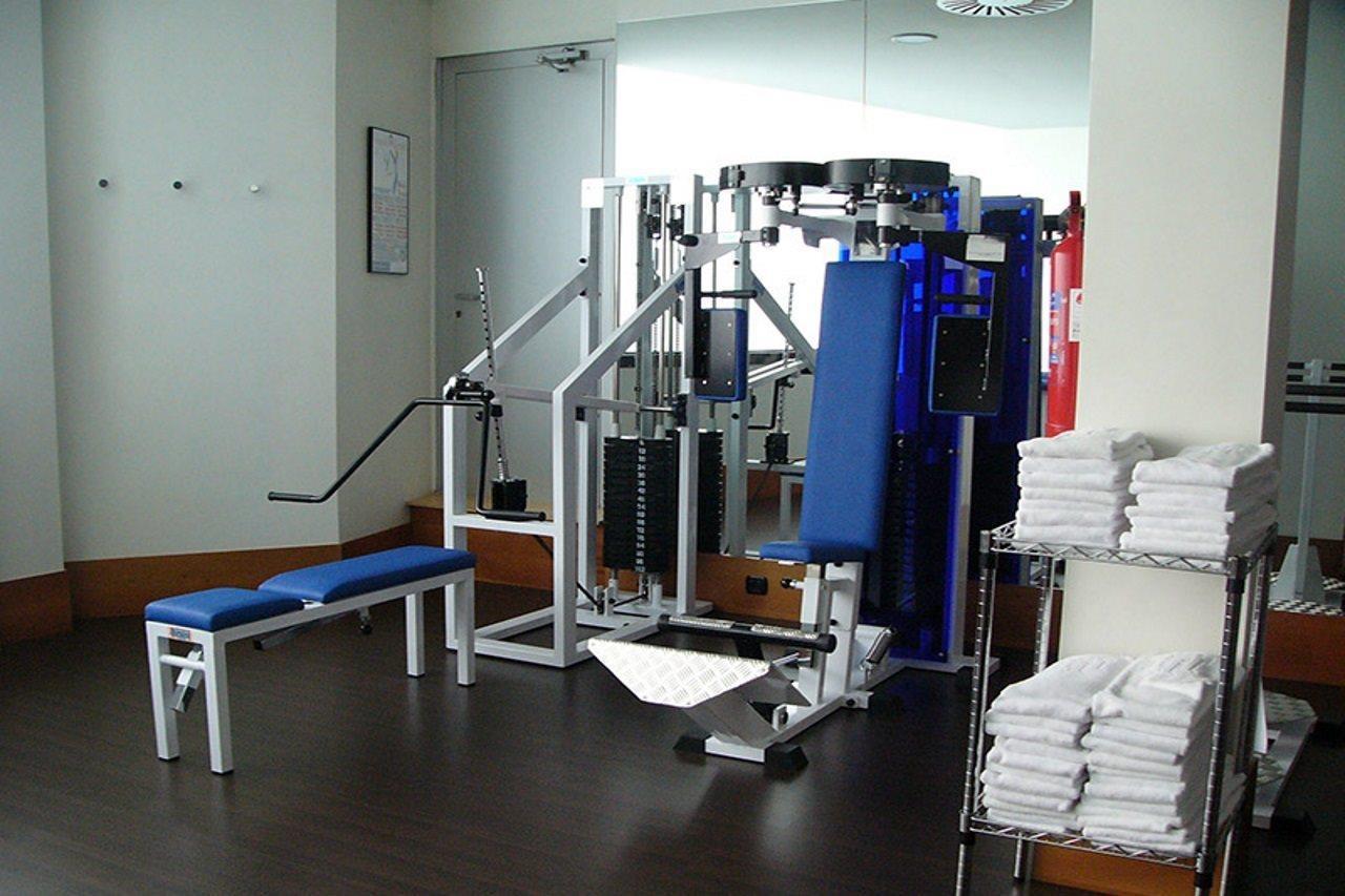 Gran Hotel Lakua Vitoria-Gasteiz Luaran gambar A leg press machine
