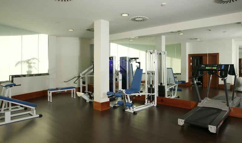 Gran Hotel Lakua Vitoria-Gasteiz Luaran gambar A gym in a hotel
