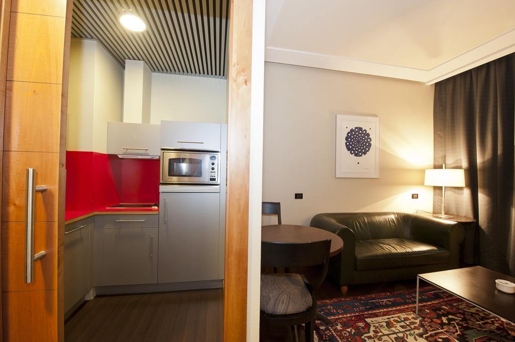 Gran Hotel Lakua Vitoria-Gasteiz Luaran gambar A studio apartment in London