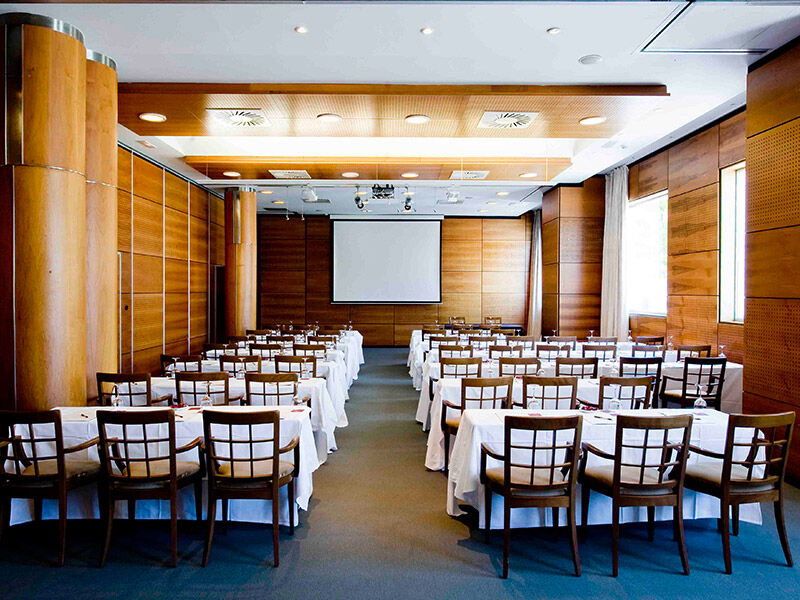 Gran Hotel Lakua Vitoria-Gasteiz Luaran gambar The conference room
