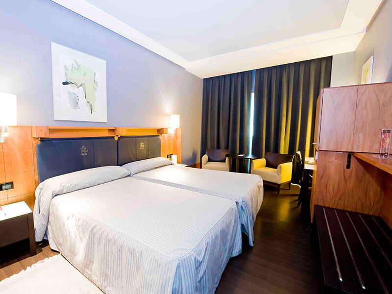 Gran Hotel Lakua Vitoria-Gasteiz Luaran gambar A room at the hotel
